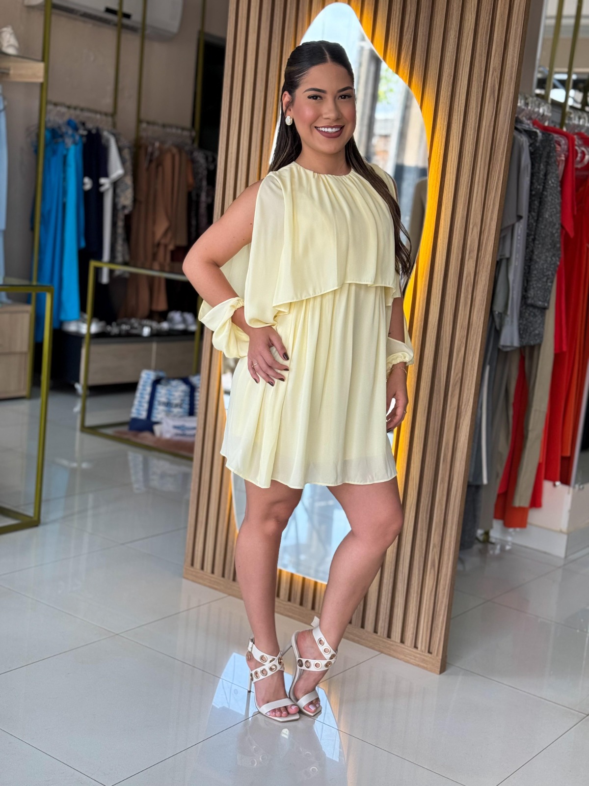 Vestido Curto Com Mangas Lança Perfume LP