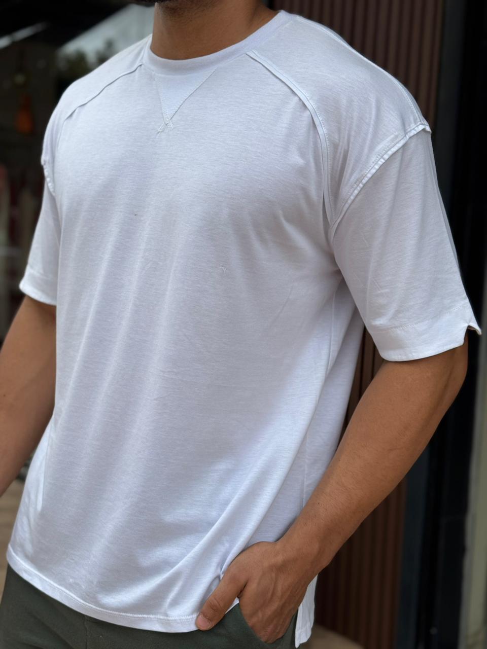 T-Shirt Boxy Malha Pima Com Recortes Dimy